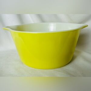 Vintage Pyrex Yellow/Green 473 1 Qt Round Casserole Dish Tab Handles - VTG 60s!